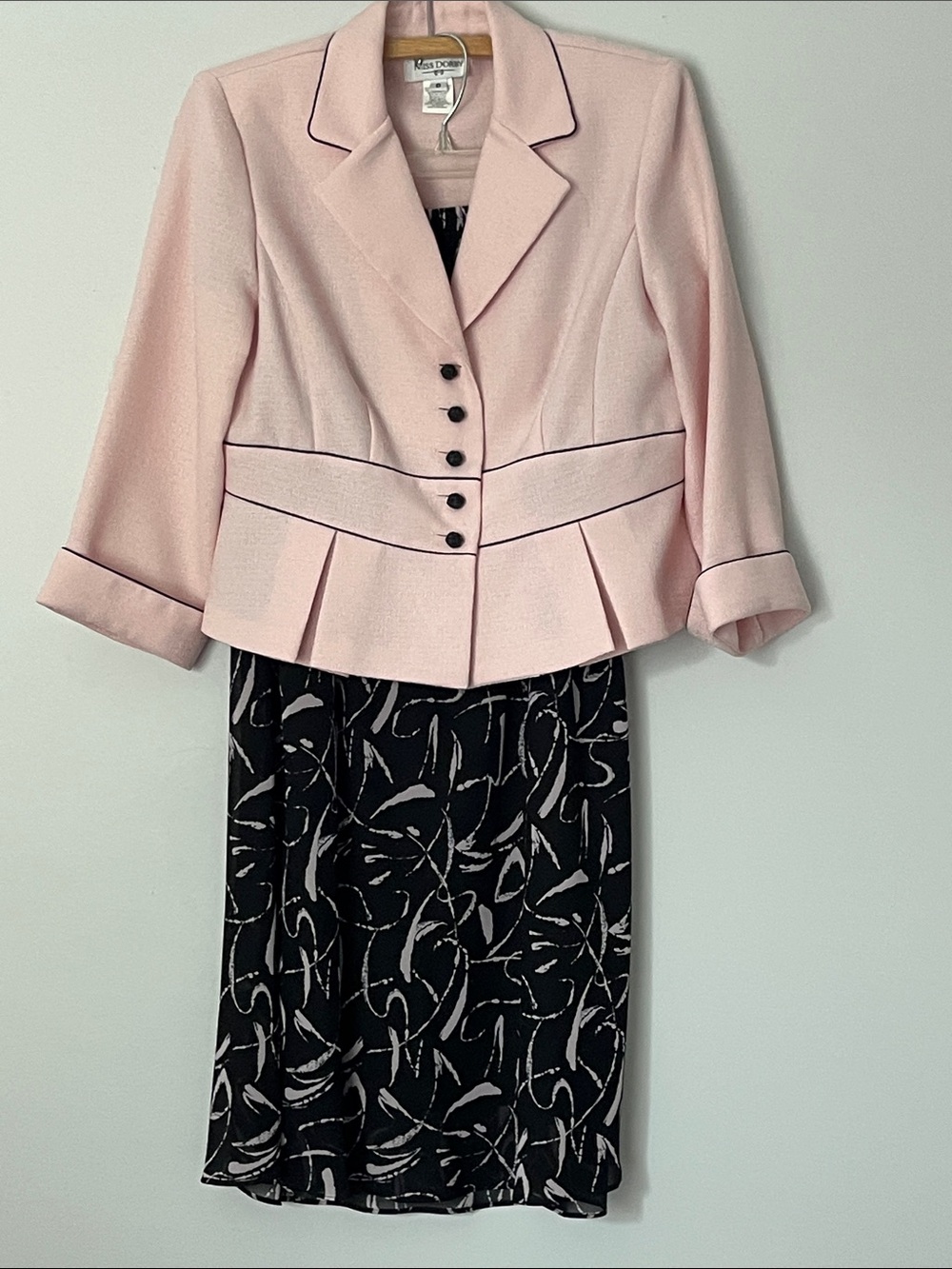 Women skirt suit
